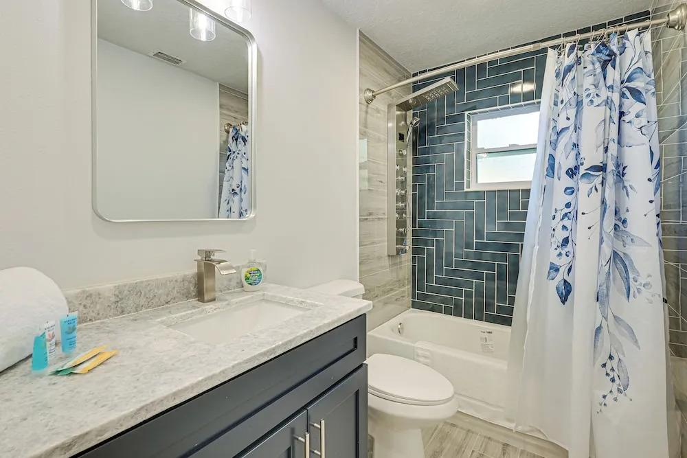 фото Spring Hill Home w/ Pool, BBQ Grill & Outdoor TV!