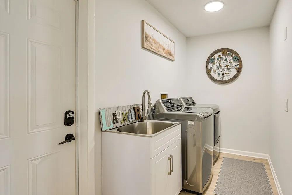 фото Spring Hill Home w/ Pool, BBQ Grill & Outdoor TV!