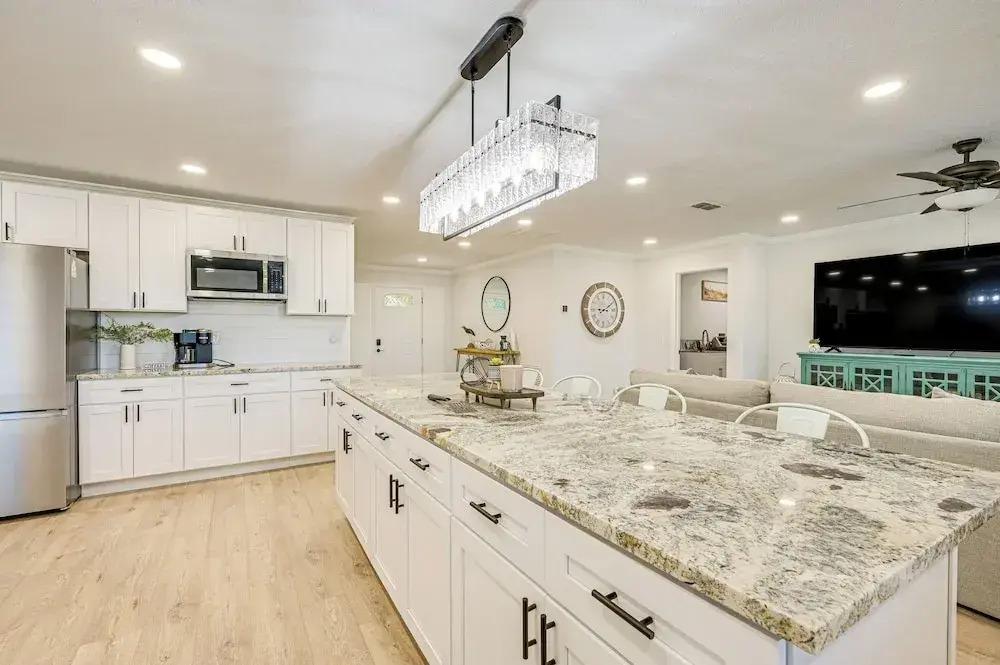 фото Spring Hill Home w/ Pool, BBQ Grill & Outdoor TV!