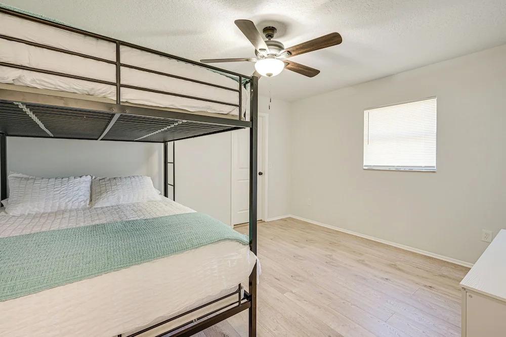 фото Spring Hill Home w/ Pool, BBQ Grill & Outdoor TV!