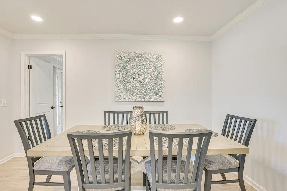 фото Spring Hill Home w/ Pool, BBQ Grill & Outdoor TV!