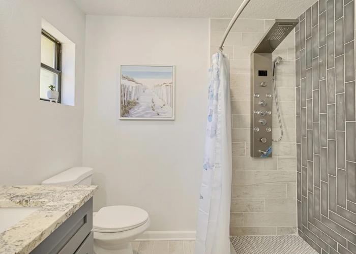 Spring Hill Home w/ Pool, BBQ Grill & Outdoor TV!