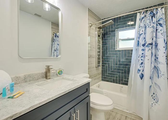 Spring Hill Home w/ Pool, BBQ Grill & Outdoor TV!