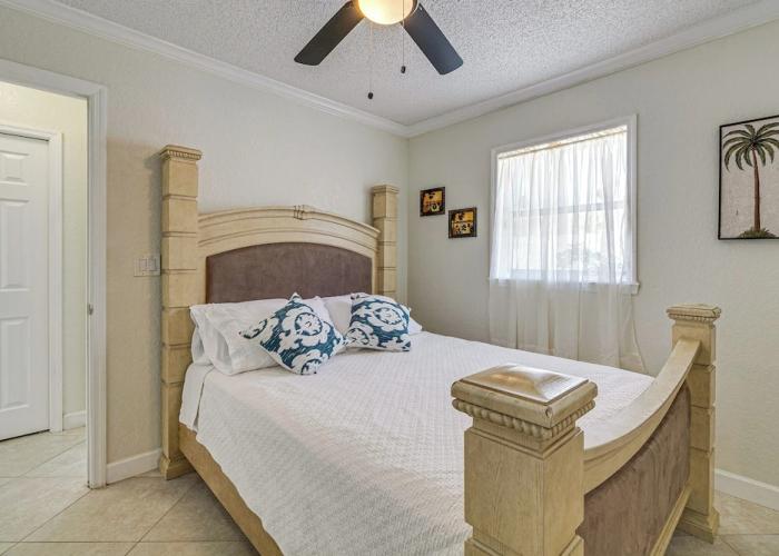 Screened Lanai & Heated Pool: Spring Hill Home