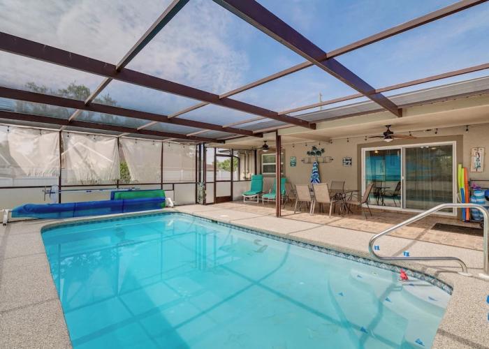 Screened Lanai & Heated Pool: Spring Hill Home