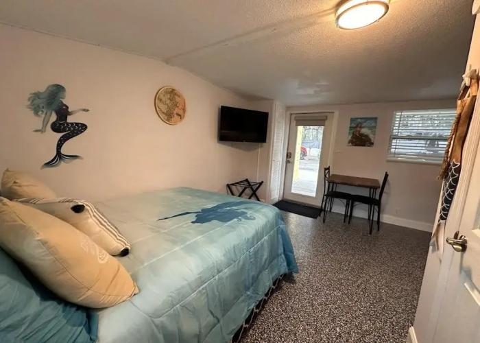 Neptune's Grotto Waterfront Retreat