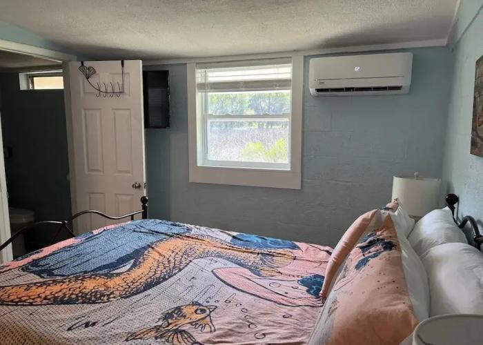 Neptune's Grotto Waterfront Retreat