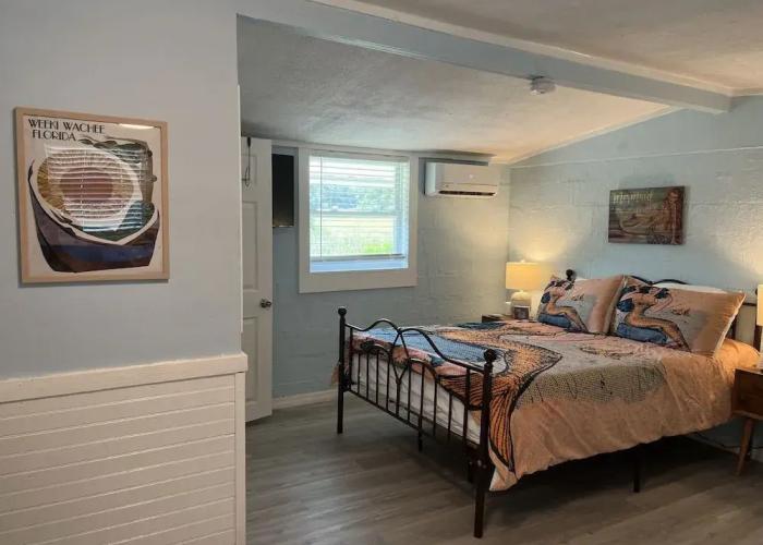 Neptune's Grotto Waterfront Retreat