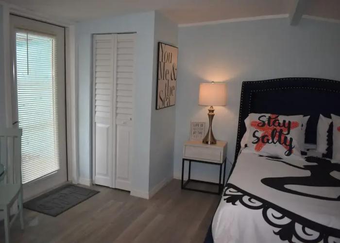 Neptune's Grotto Waterfront Retreat