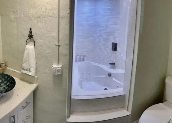 Neptune's Grotto Waterfront Retreat