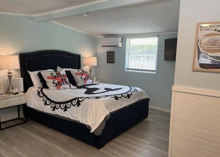 Neptune's Grotto Waterfront Retreat