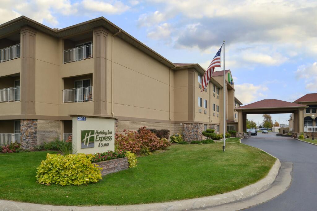 Holiday Inn Express & Suites St Joseph by IHG