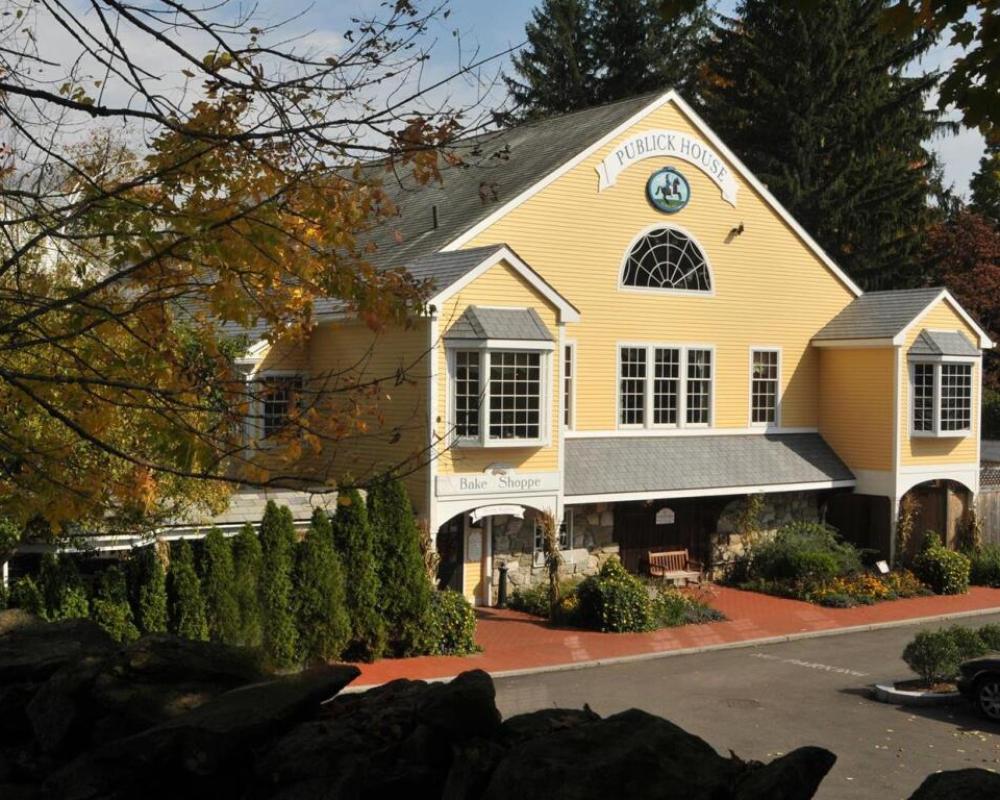 Publick House Historic Inn and Country Motor Lodge