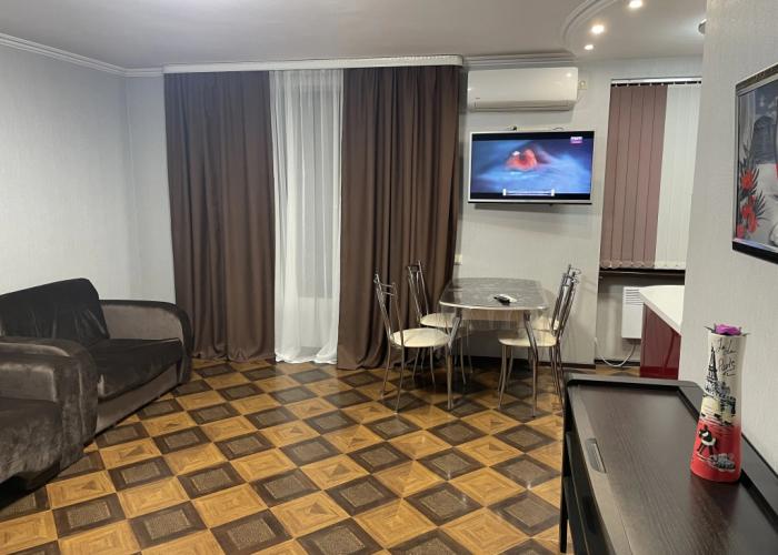 Na Vardaniya 7 Apartments