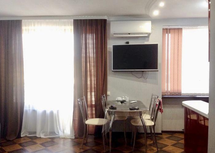 Na Vardaniya 7 Apartments