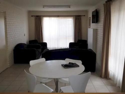 Jacaranda Motel & Holiday Units