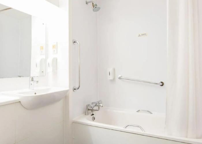 Travelodge Swansea M4