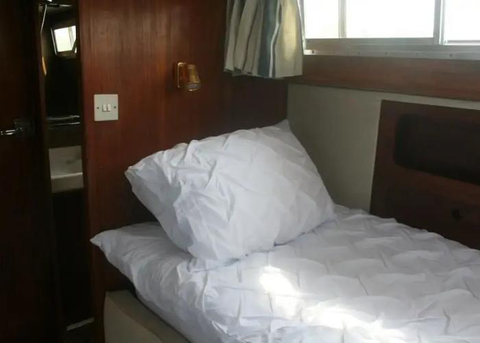 The Rose 37ft Lakeside Yacht inc Hot Tub