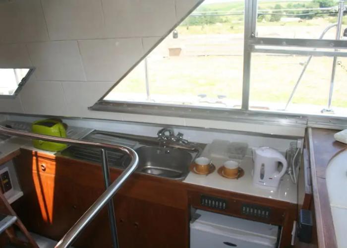 The Rose 37ft Lakeside Yacht inc Hot Tub