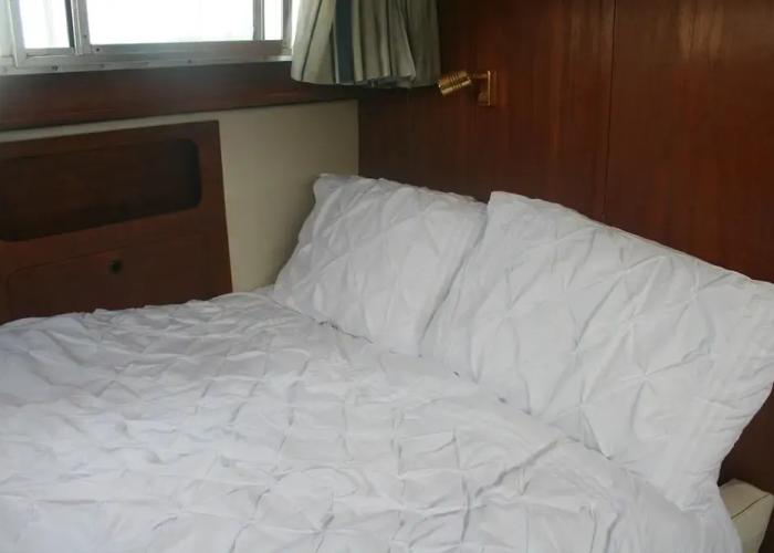 The Rose 37ft Lakeside Yacht inc Hot Tub