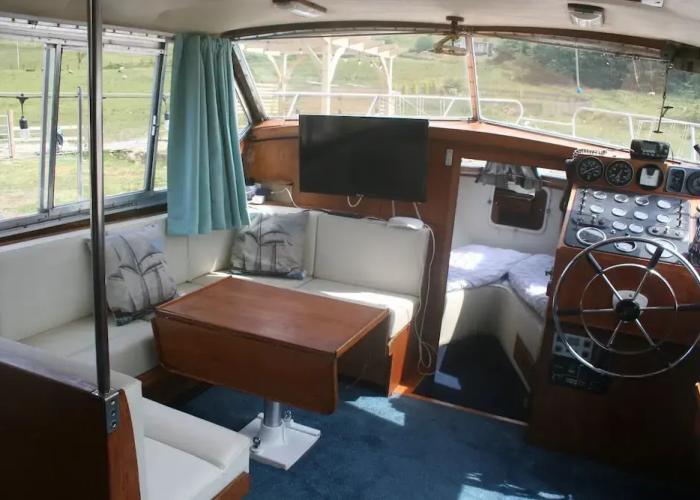 The Rose 37ft Lakeside Yacht inc Hot Tub