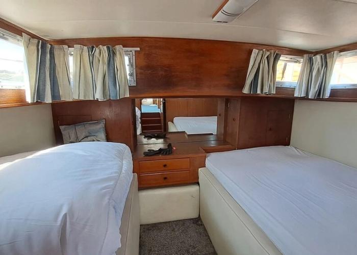 The Rose 37ft Lakeside Yacht inc Hot Tub