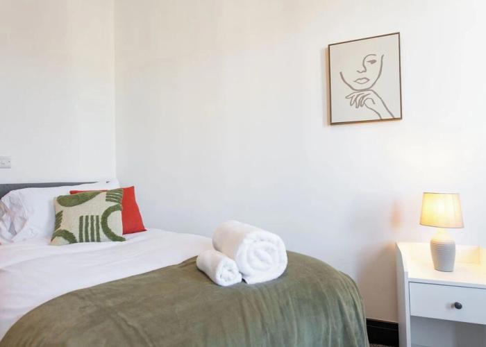 Kings Building- 2 Bed & Bathroom Flats