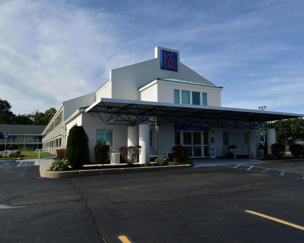 Motel 6 Tewksbury, MA - Boston