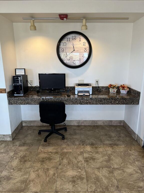 Days Inn by Wyndham Lake Point