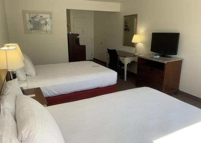 Days Inn by Wyndham Lake Point