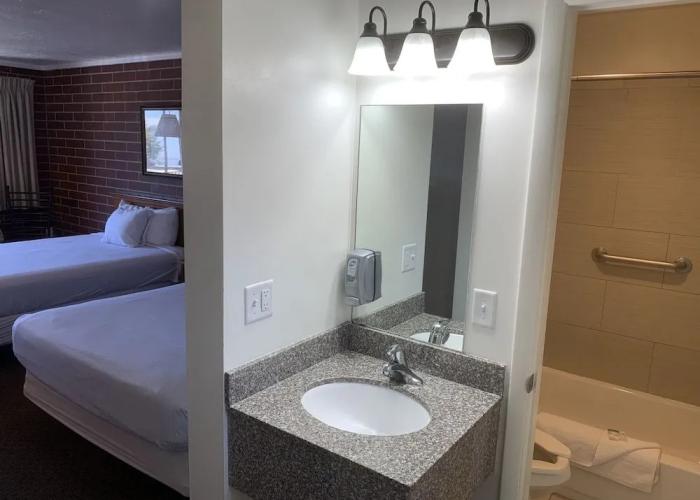 Days Inn by Wyndham Lake Point