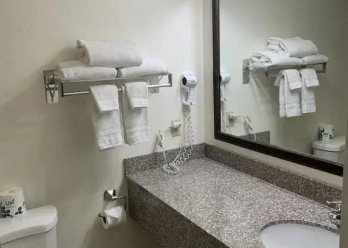 Days Inn by Wyndham Lake Point