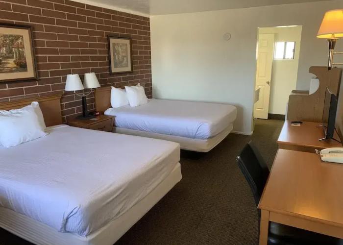 Days Inn by Wyndham Lake Point