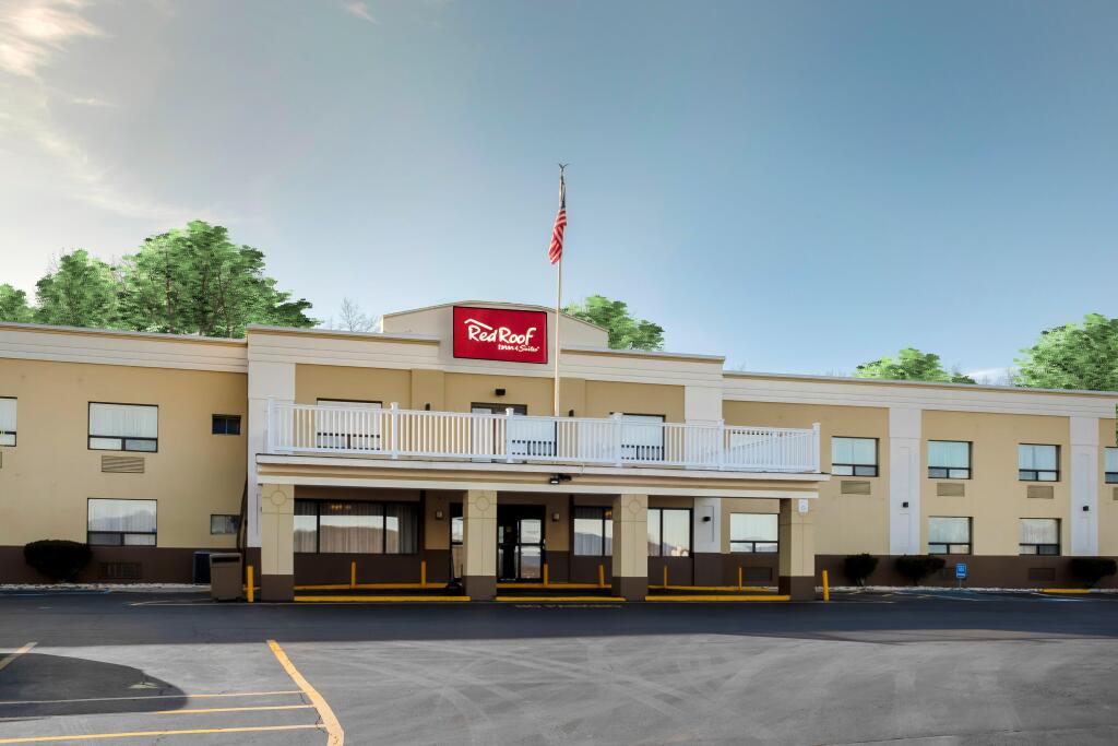 Red Roof Inn & Suites Newburgh – Stewart Airport/ West Point