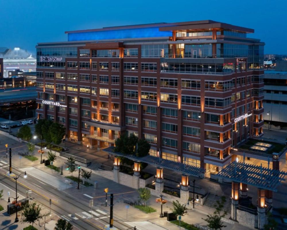 Courtyard Buffalo Downtown / Canalside