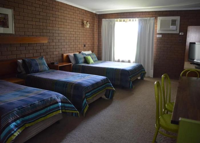 Kingswood Motel
