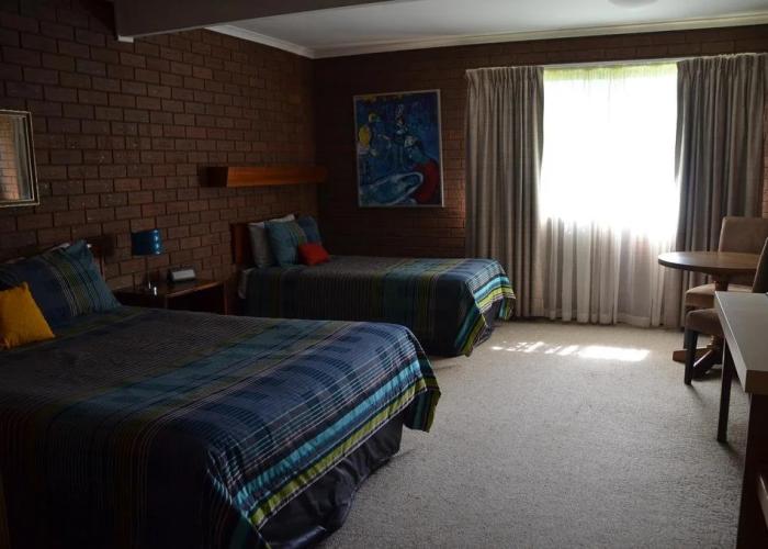 Kingswood Motel