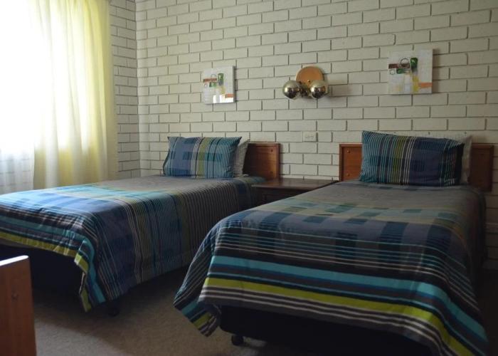 Kingswood Motel