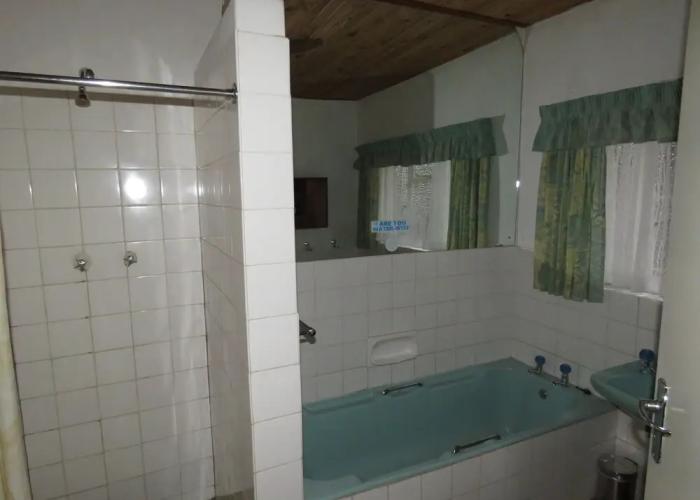 Parrot Lodge