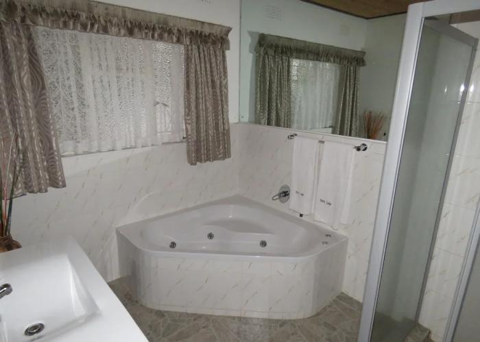 Parrot Lodge