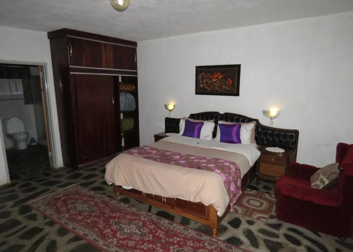 Parrot Lodge
