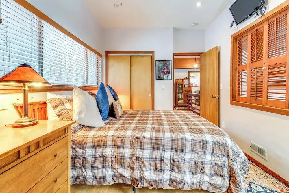 Shuttle to Slopes: Northstar Gem w/ Hot Tub Access