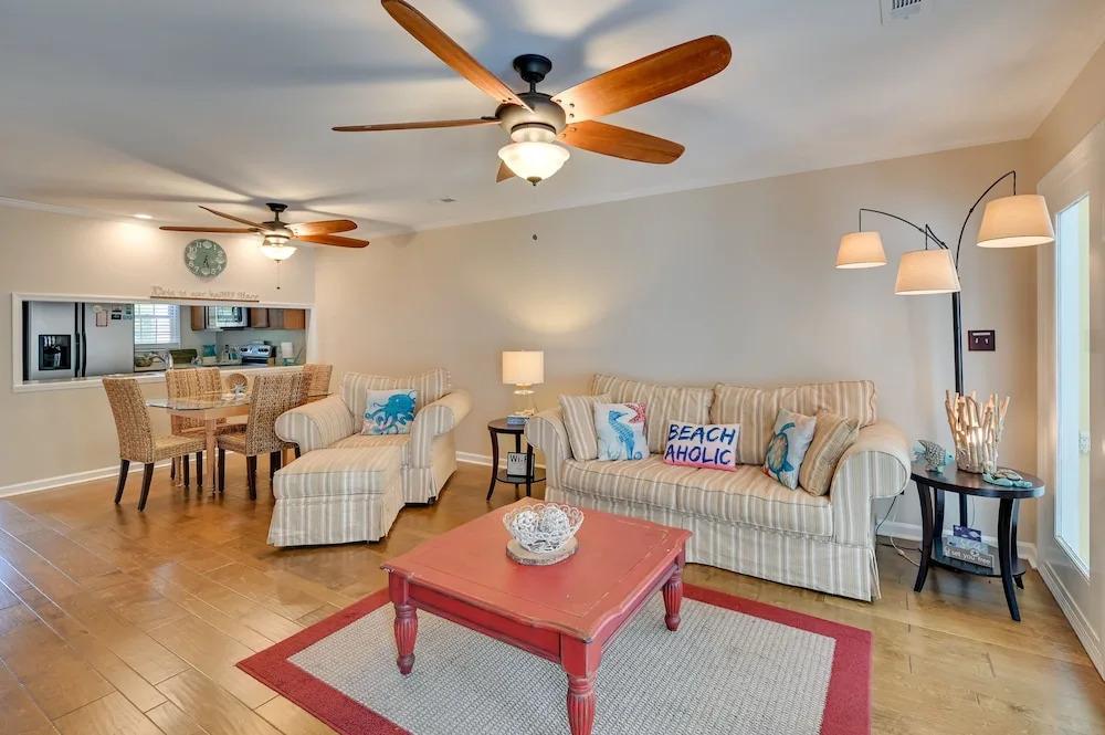 Coastal Vacation Rental - 2 Mi to Huntington Beach