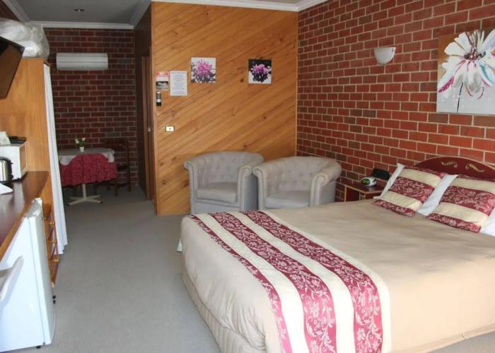 The Elms Motor Inn