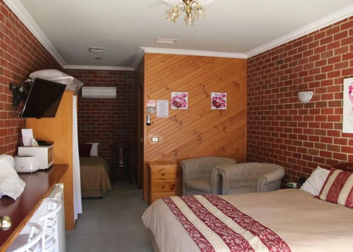 The Elms Motor Inn