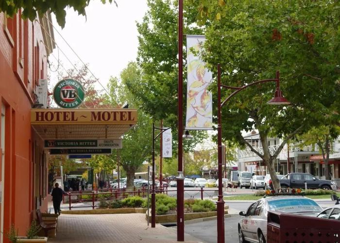 The Commercial Hotel