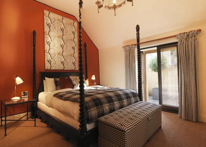 Hare And Hounds Hotel
