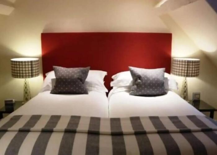 Hare And Hounds Hotel