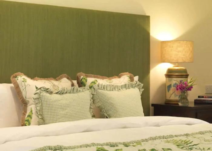 Hare And Hounds Hotel