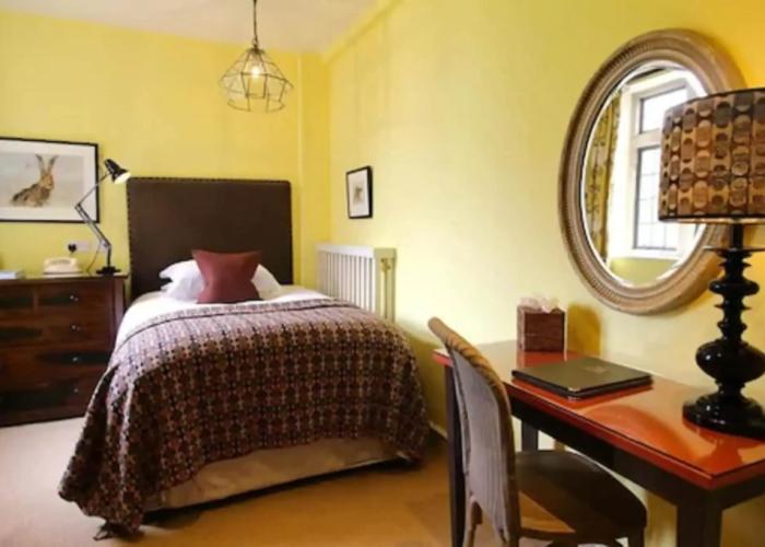 Hare And Hounds Hotel